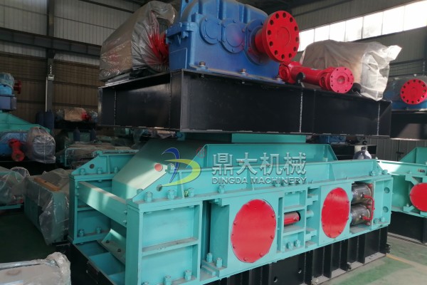 大型液壓對(duì)輥制砂機(jī)